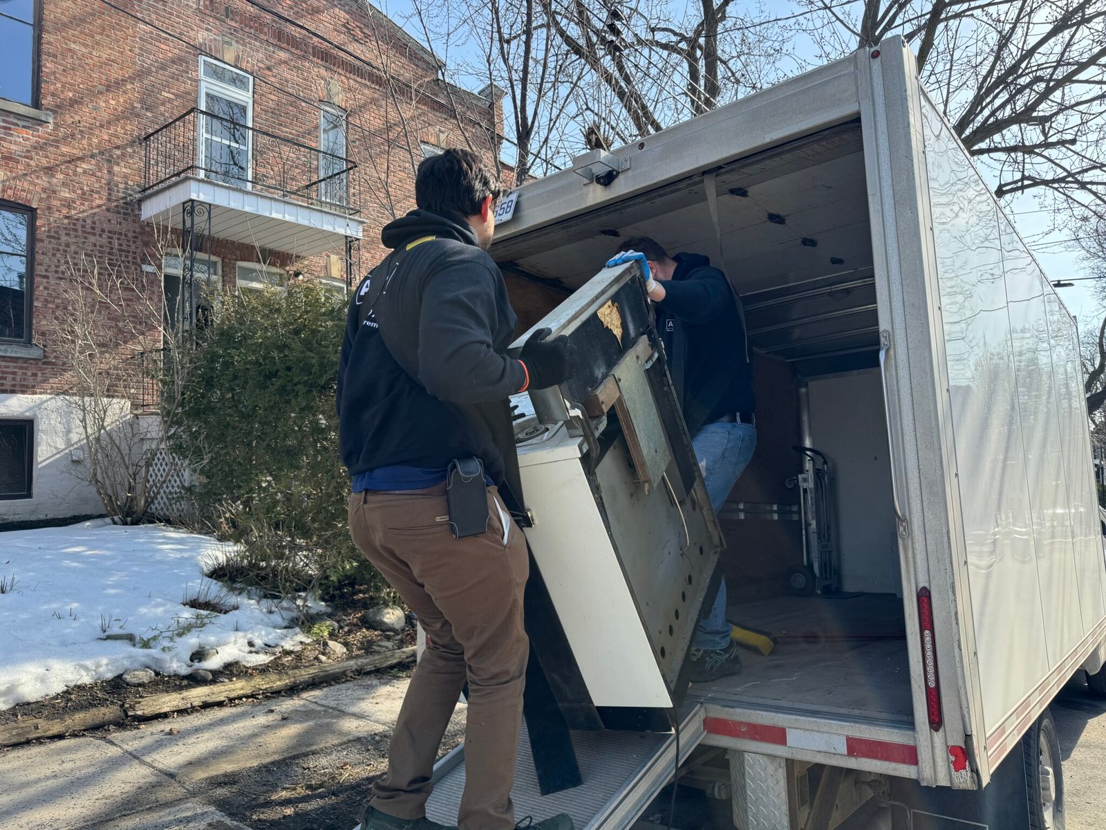 Parcel Asap Montreal’s Trusted Junk Removal Experts - ASAP Junk Removal